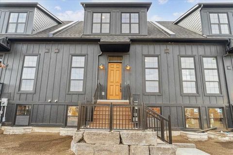 This Interior Townhouse, 2000 Sq. Ft Unit. Offering A Beautifully Unique Facade Unlike Any Other In The Community. 3 Bedrooms Upper Level Loft And 2.5 Baths Across Two Floors, With A Main-Floor Primary Bedroom Suite. 11' Ceilings Across Main-Floor, W...