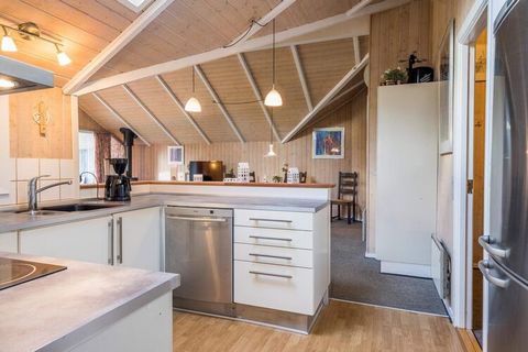 In the lovely quiet Jegum lies this cozy cottage. The cottage is furnished with 4 rooms, nice bath with spa and access to sauna. Furthermore, there is a guest toilet. The kitchen is in open connection with the cozy living room with sloping walls. In ...