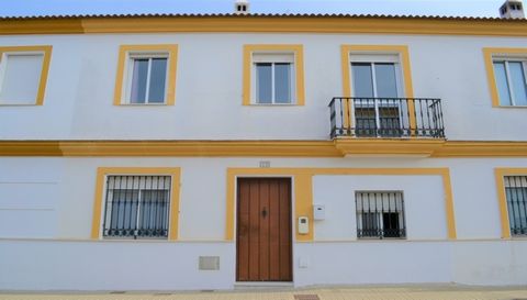 A family house located in Villablanca village just 2 minutes walk to the main plaza. Presented in excellent condition.The entrance porch leads through to the reception hall with access to a ground floor bedroom / games room. There is a large lounge/d...