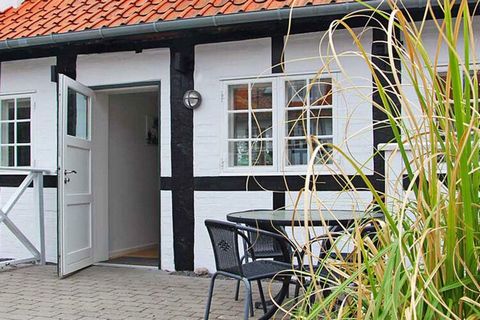 Holiday in the old town of Svaneke Svaneke Munken Apartments are located in Svaneke's old town. Here you stay close to the harbour, the sea, the town square and the cliffs. Despite the central location, the apartments are in peaceful surroundings. Ch...