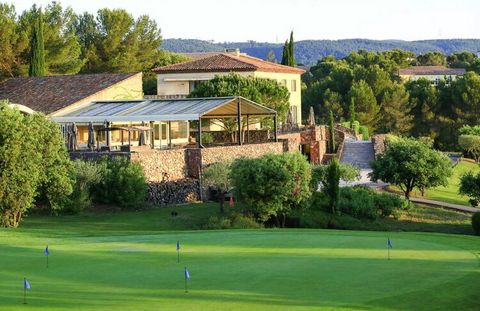 Exclusive holiday resort on the 18-hole golf course of La Motte, nestled in the hilly landscape of the Var and yet only 20 km from the first beaches. Surrounded by umbrella pine forests, you will spend your stay in harmony with the surroundings. The ...