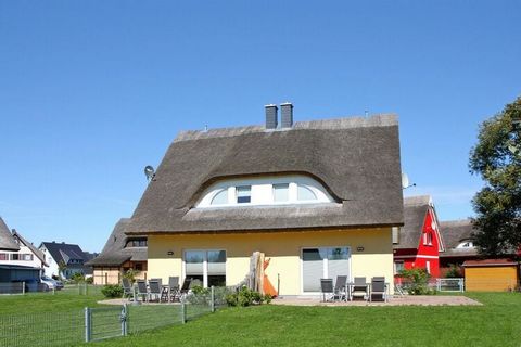 Holidays under the thatched roof: High-quality furnished semi-detached house with sauna, fireplace and WiFi just 100 meters from the water. You live quietly and close to nature on the Breetzer Bodden, which fascinates every nature lover with its uniq...