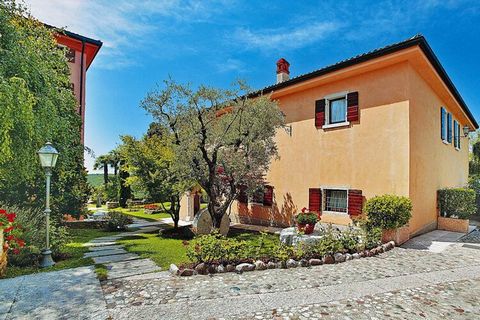 Former spinning mill from the 19th century on a 15,000 square meter winery on the outskirts of Costermano. You live in the middle of beautiful nature, above Garda, with a wonderful view of Lake Garda. The building, which is a listed building, was reb...