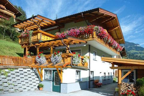 Maison très confortable avec une vue panoramique fantastique et appartements XXL confortables à Grossarltal, dans le parc national du Hohe Tauern (924 m d'altitude). Un endroit idéal pour faire une pause dans une haute altitude sans brouillard, pour ...