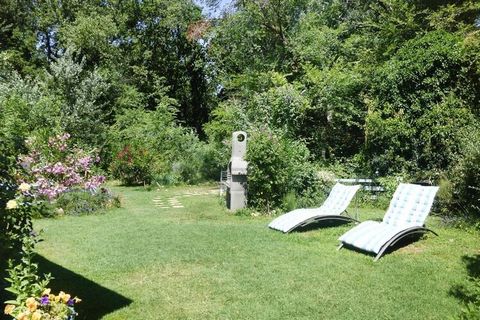 On the east side of an elegantly restored country house is this lovely holiday home with its own garden, ideal for a couple looking for a relaxing holiday! The pool area is shared, you can relax there and enjoy the peaceful surroundings of this idyll...