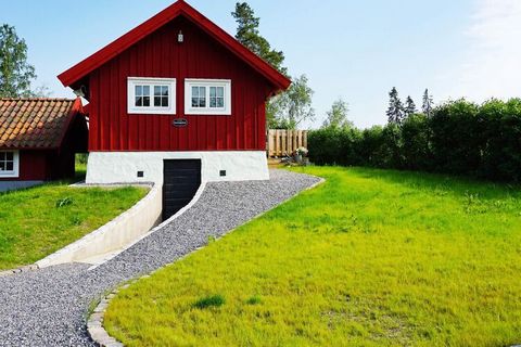 Este es el alojamiento perfecto para quienes desean vivir en un entorno rural en los bosques de Sörmland en una granja donde tienen un amor adicional por los animales y el medio ambiente. Sienta la paz y disfrute de la vida de la naturaleza con la pr...