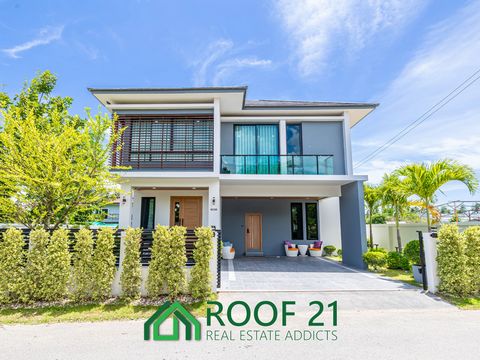 Single detached house, 2 floors, modern style 4 bedrooms, 4 bathrooms Large parking area Fully furnished and ready to move in Living area: 216 square meters Land area:  62.70 square wah  ( 250.8 sqm.) Comes with furniture and complete amenities Locat...