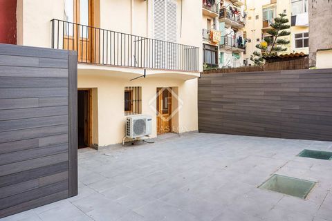 In a great location, next to Ronda Sant Pau in a popular neighbourhood of Barcelona, we find this newly refurbished apartment building. The building contains 17 properties and a commercial premises, a communal storage room and a communal gym for resi...