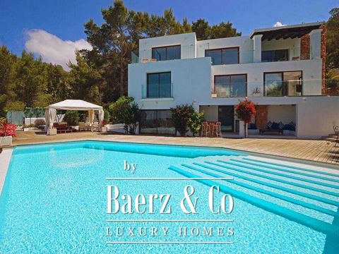 The surroundings This fantastic residence with sea view and tropical garden is located within walking distance of Cala Salada. This is also called the sunset coast, where in summer the sun sets in the middle of the sea. Other famous beaches such as C...