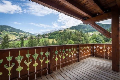 La Clusaz, Beauregard sector, along the slopes and near the village, in a recent chalet of 4 main lots, triplex apartment (3 levels) of 115.57 m2 including 92.47 m2 Carrez. Entrance / hallway, kitchen, dining room on double living room with fireplace...