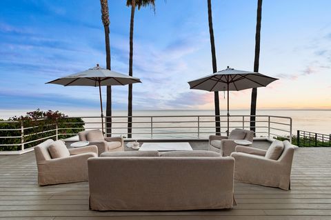 This central Malibu townhome offers beach living at its best, with a non-stop ocean panorama, outdoor dining and relaxation areas on two sides, direct beach access & absolutely stunning design. Remodeled with care and quality, the open-plan interior ...
