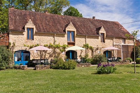 Excellent business opportunity the property is located close to the magnificent Dordogne valley and its touristic sites. Closest towns are Sarlat and Gourdon. The main house was built in the 1920's and the other converted stone buildings are much old...