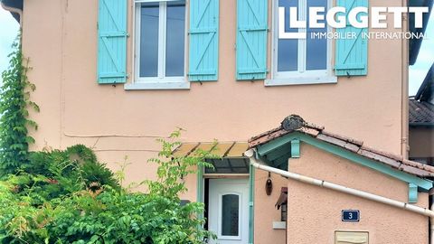 A22684DFA24 - Village house on 3 levels comprising : - Ground floor: 1 kitchen, 1 WC, 1 cellar - Garden level: 1 living room with fireplace opening onto a small courtyard. - Top floor: hallway with cupboard, 2 bedrooms and 1 shower room with WC. 1 de...