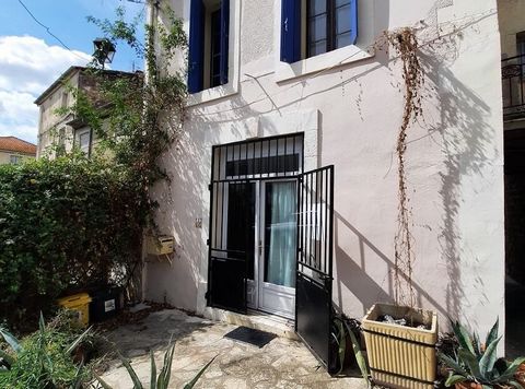 Lively village with all shops, bars, restaurants, primary and secondary schools, 15 minutes from Beziers, 15 minutes from the A9 and A 75 motorways and 25 minutes from the coast. Charming and cute village house, offering about 63 m2 of living space i...