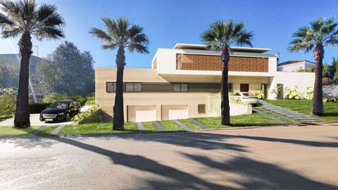 B Zone Sotogrande Costa. Spectacular modern villa project. Expected completion date: Spring 2025. Modern 3 floor villa project in the B zone, Sotogrande Costa. Spacious ground floor offers 4 ensuite bedrooms, an entrance hall, guest toilet, fully fit...