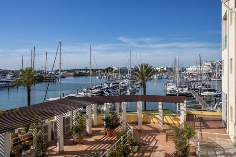 Welcome to Vilamoura All In, a comfortable flat for 4 people with an amazing view to the famous Vilamoura Marina and 5 minutes from the beach. It is perfect if you want to live in an area with many cafes and restaurants. BILLING: - All bills included...