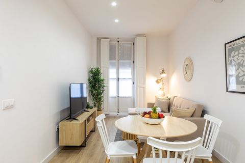 Apartment with 2 bedrooms, 1 with double bed, 1 with single bed (trundle bed) ideal for 2 or 3 people, has a large window overlooking Santa Irene street. The apartment is fully equipped so that you do not lack anything and with all the amenities you ...