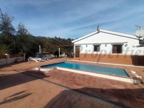 Winter lets ONLY. Situated approximately 12 minutes from Cómpeta and just 25 minutes from the coast, the property offers a fully paved access road. Upon entering through a gated entrance, you'll find a parking area leading to the single-story house. ...
