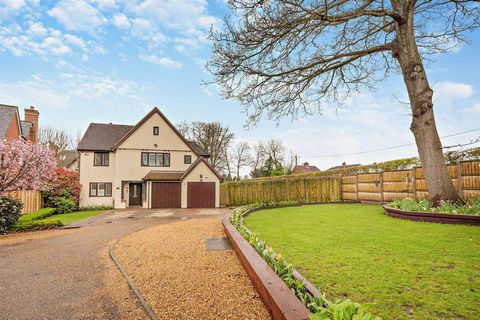 £850,000 -£900,000 Guide Price. Executive five bedroom residence. Stylish modern kitchen with utility room. Elegant contemporary interiors / air conditioning. Three receptions - living room - dining - office. Luxurious family bathroom & en-suites. Be...