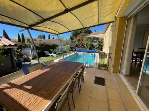 Discover this charming, bright house of 108 m2 located on a plot of 433 m2, decorated with a tiled swimming pool, nestled in the magnificent listed village of Saint-Pons-de-Mauchiens. This property, bathed in light located in a private and secure cul...