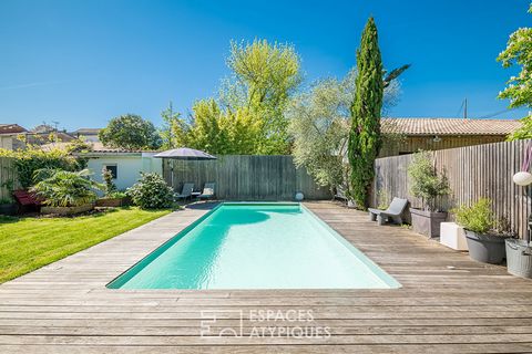 In the heart of Saint Augustin, this expressive property of about 200m2 offers a perfect fusion between the authenticity of a double shop and contemporary refinement. Every detail has been meticulously thought out to create a warm and welcoming atmos...