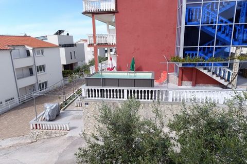 Surroundings resembling the pretty streets of Northern Morocco, this holiday home in Okrug Gornji with 2 bedrooms is ideal for a small family or group of 4. Only 0.3 km away is the Bocici seabeach for a fine evening, it also has a patio with sun loun...