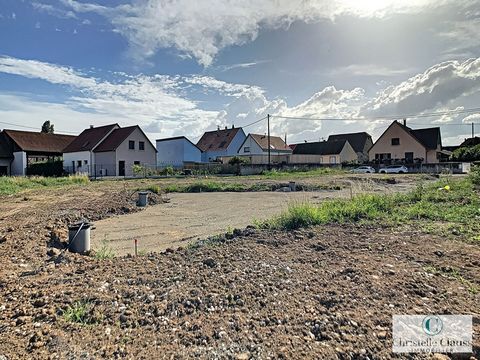 SCHLÜSSELFERTIGES NEUBAUPROJEKT! In EXKLUSIVITÄT, in Ihrer Agentur CHRISTELLE CLAUSS IMMOBILIER in Sélestat, entdecken Sie dieses Land in idealer Lage in einer wunderschönen Umgebung in der Stadt GUEMAR. Haben Sie ein Immobilienprojekt? Dieses Neubau...