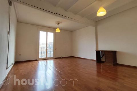 Housfy sells charming apartment in Eixample, Barcelona. A bright home located in an ideal environment to enjoy it. This apartment was built in 1900. Features: - Great apartment of 87 m2 in Sant Antoni. (The square meters are verified with the General...