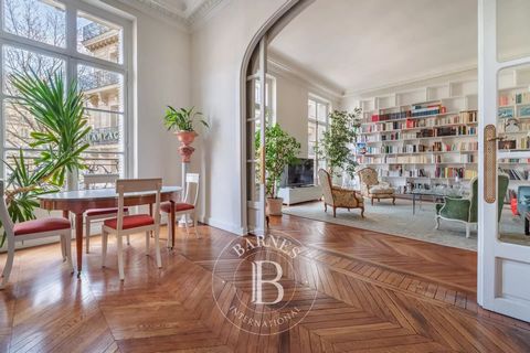 Paris 8 - Madeleine - Prestigious apartment- 2nd floor - 3 to 4 bedrooms - Very high ceilings. Located on the 2nd floor with elevator of a building with elegant communal areas, this 243m2 (230.65 m2 Carrez) reception apartment boasts very high ceilin...