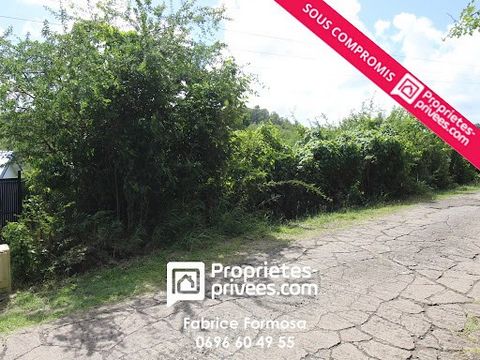 Close to the highly sought-after area of Cap Macré, I offer you this beautiful plot of land of 850 m² located in a beautiful quiet and peaceful environment, without forgetting an unobstructed view of a beautiful valley. Thanks to the geographical loc...