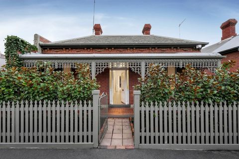 This classic, recently updated throughout, free standing double fronted Hawthorn brick Victorian residence enjoys a prized Domain Precinct location between Fawkner Park and the Botanic Gardens and offers immediate lifestyle perks. Displaying period f...