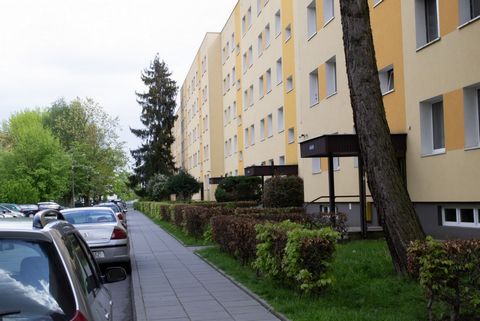 Na sprzedaż mieszkanie znajdujące się na ul. Heleny , w dzielnicy Kraków-Prokocim. Mieszkanie jest do remontu. Położone jest na 3 piętrze z 4; brak windy Kierunek okien: pn., pd. Ogrzewanie i ciepła woda miejskie. Na metraż mieszkania składa się: 1. ...