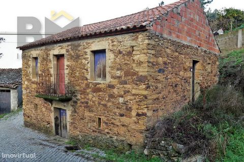 House in shale to recover. It is located in a small village, in the parish of Almaceda, about 2kms from the river beach. It has unobstructed views over the valley, access is very good, has electricity and water from the mains to the door. It consists...