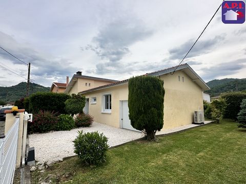 COMPLETELY RENOVATED SINGLE STOREY Come and discover this beautiful single storey house with a living area of 83 m². Located in a quiet area of Saint-Girons due to its ideal location, 15 minutes walk from the city center and 10 minutes from the Couse...