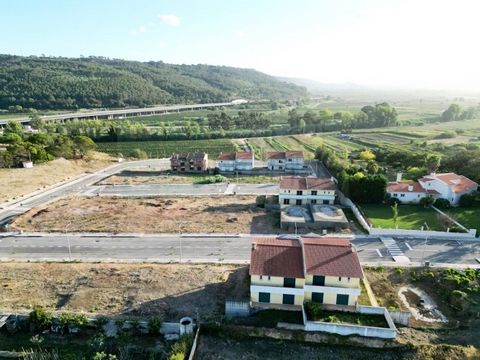 Plots of land for construction of 4 bedroom villas (up to 4 bedrooms) in Valado dos Frades, Nazaré. Recent allotment with all infrastructures completed this year. These plots provide for the construction of villas up to 3 floors. Consisting of baseme...