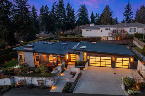 Sited at the apex of Clyde Hill, this remarkable NW contemporary residence is enveloped in privacy and lush landscaping, making a striking impression. Crafted by Baylis Architects and constructed by Gayteway Custom Homes, it presents a seamless fusio...
