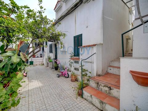 Super exclusive property with unique characteristics in a luxury location in Campo de Ourique. These are two small houses, inserted in a typical Lisbon courtyard, separated from each other and with the possibility of interconnecting. The sale of the ...