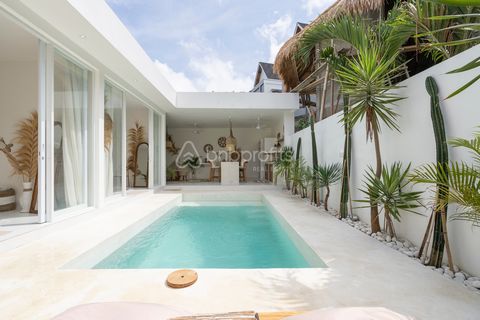 Discover the perfect blend of luxury and convenience with this brand-new 2-bedroom villa located in Ungasan, South Kuta. Situated just a stone’s throw away from the renowned Muscle Beach Club and the popular Nourish café, this villa offers an unbeata...