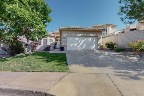 Don't miss this beautiful home!Light bright and open floorplan with no stairs to climb.Recent updating throughout Newer remodeled kitchen withNewer S/S Appliances inc. gas cooktop, wall oven and built in microwave.Breakfast nook w/ bay window and bar...
