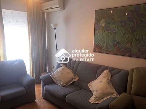 ALQUILER PROTEGIDA-REAL ESTATE offers you Excellent apartment for sale with garage space included in the price, second floor with elevator. The apartment is distributed as follows: Separate living room - dining room with large window and air conditio...