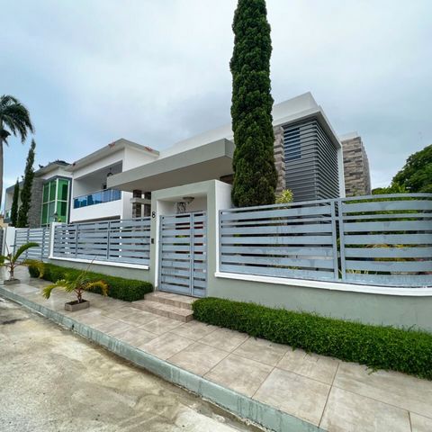 Modern and Spacious Home in a Private Residential Area in Santiago de Los Caballeros, Dominican Republic Imagine living in a private and exclusive residential area with a modern environment, surrounded by gardens for you and your family's enjoyment, ...