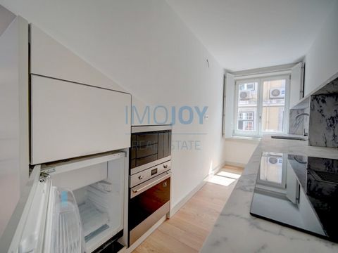 Located in Rua da Madalena, Baixa Pombalina, heart of the historic center of Lisbon, you will find a completely rehabilitated building which won the national prize for urban rehabilitation in 2022. Apartment T0 with 62.74 m2 of gross private area. Co...