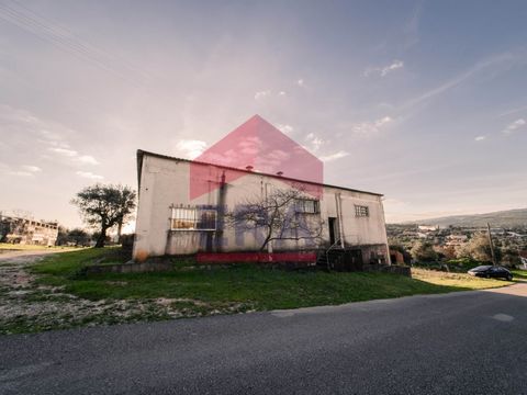 Lagerhaus mit 590 m², verteilt auf 2 Etagen, gelegen in Mendiga - Porto de Mós. Eingebettet in ein 2.087 m² großes Grundstück. Die Immobilie befindet sich im Prozess der Einreichung der Spezialpläne beim Stadtrat von Porto de Mós, mit einer Änderung ...