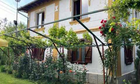 SUPRIMMO Agency: ... Mooie woning in een pittoresk dorpje, gelegen op slechts 13 km van de stad Elena en 30 km van Veliko Tarnovo. Dit huis is ideaal om het hele jaar door te wonen, biedt moderne voorzieningen en een gezellige sfeer, en ligt in de na...