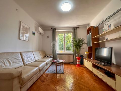 Location: Primorsko-goranska županija, Rijeka, Bulevard. RIJEKA, BULEVARD - 2BR, 52.25m2, balcony The apartment on Boulevard, located on the first floor of a smaller residential building with a recently renovated roof, is ideal for those looking for ...