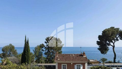 Eze Bord de Mer - Exceptional Location - 3 minutes walk from the beach and less than 10 minutes from Monaco. In the heart of a new residence, erected to replace the old Hôtel-Relais d'Èze, this magnificent 2-room apartment offers a living area of 49....