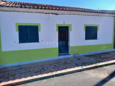 Opportunity to purchase this house with a total area of 403 square meters, located in the town of Vila Nova da Baronia, in the district of Beja. It is a house with 2 floors with very generous areas, with the ground floor being used for commerce and t...