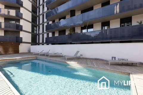 MYLIFE REAL ESTATE apresenta este fantástico apartamento para venda em um complexo residencial com piscina comum em Diagonal Mar. Descrição do imóvel Apartamento exclusivo para morar de 87 m2 construído mais terraço de 16 m2, localizado em um edifíci...