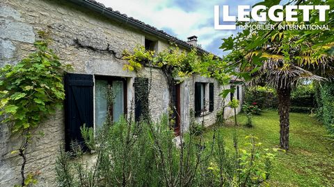 A30042JHI16 - Stenen charentaise stijl huisje - dicht bij de stad Rouillac met winkels en restaurants en natuurlijk de beroemde maandelijkse markt . Het huis biedt een prachtig weids uitzicht over de tuin en het platteland, met een groot ingegraven z...