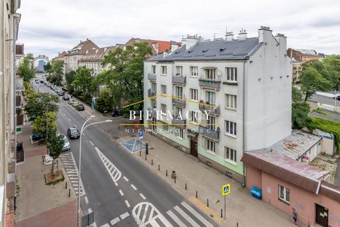 Prezentuję do sprzedaży mieszkanie 2-pokojowe o powierzchni 54,27 m2 zlokalizowane na warszawskiej Woli przy ul. Płockiej nieopodal wejścia do stacji METRO PŁOCKA Opis nieruchomości: Mieszkanie usytuowane jest na 4 piętrze 5-piętrowej kamienicy z lat...